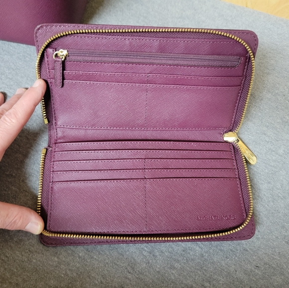 Michael Kors Large Tote and Wallet - Picture 11 of 15